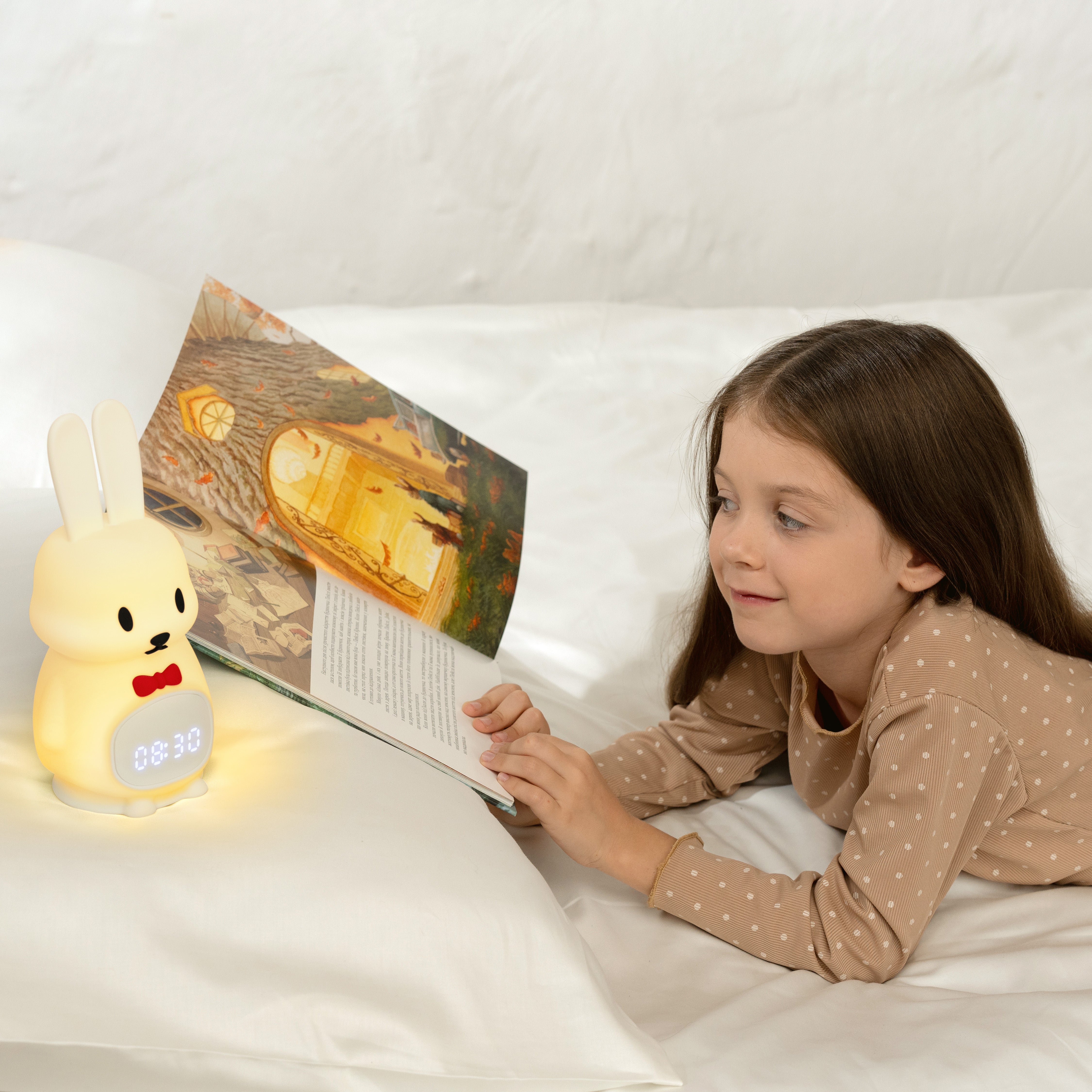 Slaaptrainer – Slaapwekker Baby – Nachtlamp functie met Wekker – Kinderwekker – Tuxedo Rabbit – Inclusief App